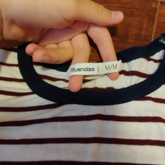 white and burgony striped tee - Picture 2 of 3